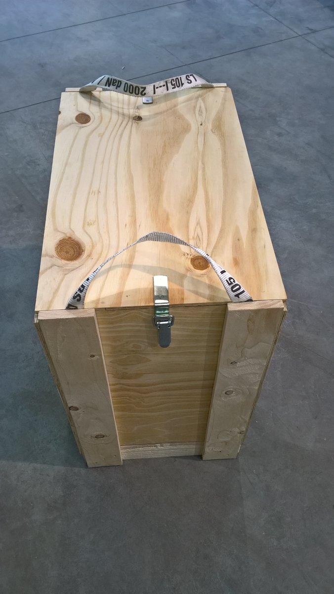 embalsace's tweet photo. Nous fabriquons des prototypes et les améliorons afin de vous proposer la meilleure solution d’emballage. 

Ici, une caisse avec socle en berceau, fermeture grenouillère et lanières pour le transport. 

Contactez-nous au 03 88 69 59 17 pour plus d’informations.

#emballage https://t.co/tvi1oGo8dW