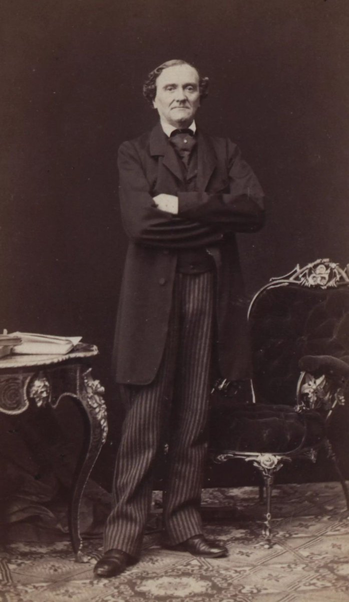 archivwien's tweet photo. #Theater🎭
Johann Nestroy (1801-1862) sollte Jurist werden, entdeckte aber seine Leidenschaft für das Theater. Nach seinem Debüt 1818 trat er in über 200 Gesangs- und Sprechrollen auf. Ab 1830 war er auch als Bühnenautor erfolgreich. #WienGeschichteWiki 👉 https://t.co/NeEy3vcbrf https://t.co/udo5q7xSQq