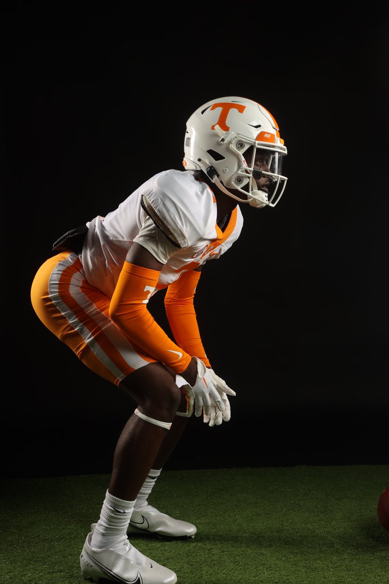 JayHarper_2's tweet photo. Tennessee fans, how I look? 🍊🍊@Coach_Nez_ @CoachTimBanks @LevornH @CoachET3 https://t.co/O1u79WHVDv