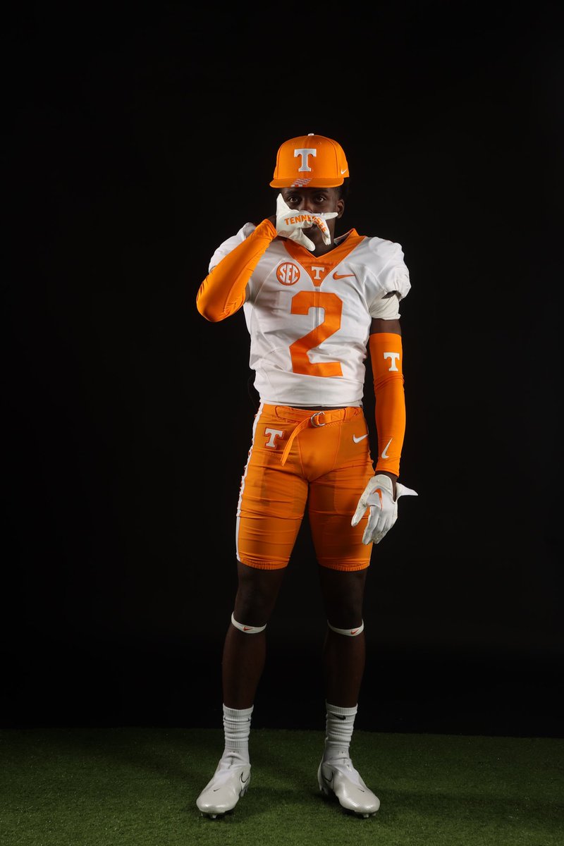 JayHarper_2's tweet photo. Tennessee fans, how I look? 🍊🍊@Coach_Nez_ @CoachTimBanks @LevornH @CoachET3 https://t.co/O1u79WHVDv