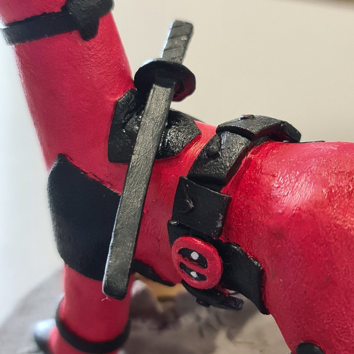 silverryu25's tweet photo. Another silly project :D
This is Deadpool llama that I carfted as a gift for my sister. It was made with the supplies from the #supernotanothercrapkit created by @NerdECrafter
The kit is absolutely amazing and I had a lot of fun using the base sculpture to make the llama shape💙 https://t.co/ZBD5k2K0y9