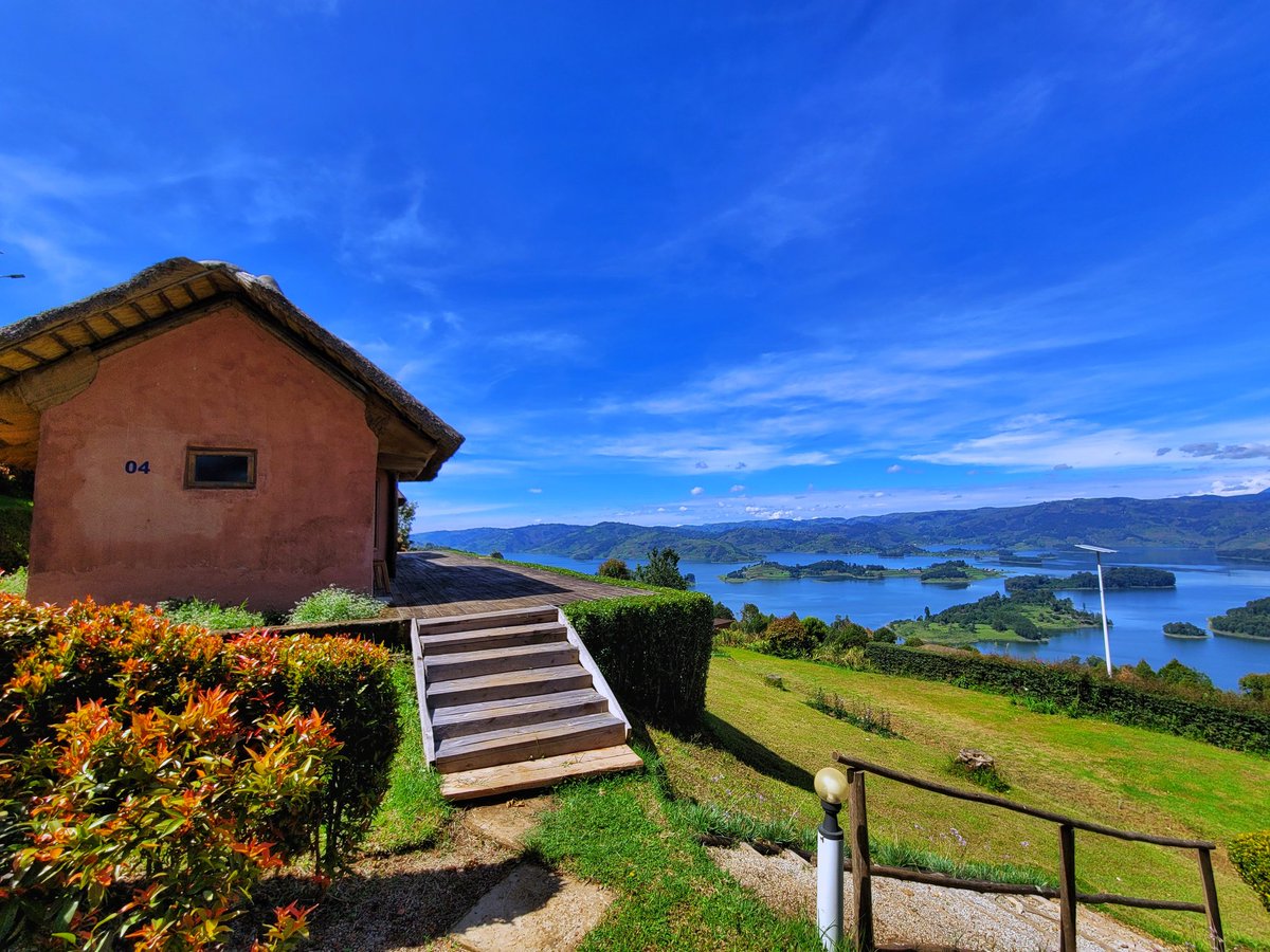 marvinmiles256's tweet photo. Lake Bunyonyi is in south-western Uganda between Kisoro and Kabale #ExploreWest @KandiEunice @MTWAUganda @UgandaUncovered @EllyMemes_ @Pennie_95 @wekesa_amos #Arcadiacottages @JNKamoga @luwemba_julius https://t.co/2bGhSYULHC