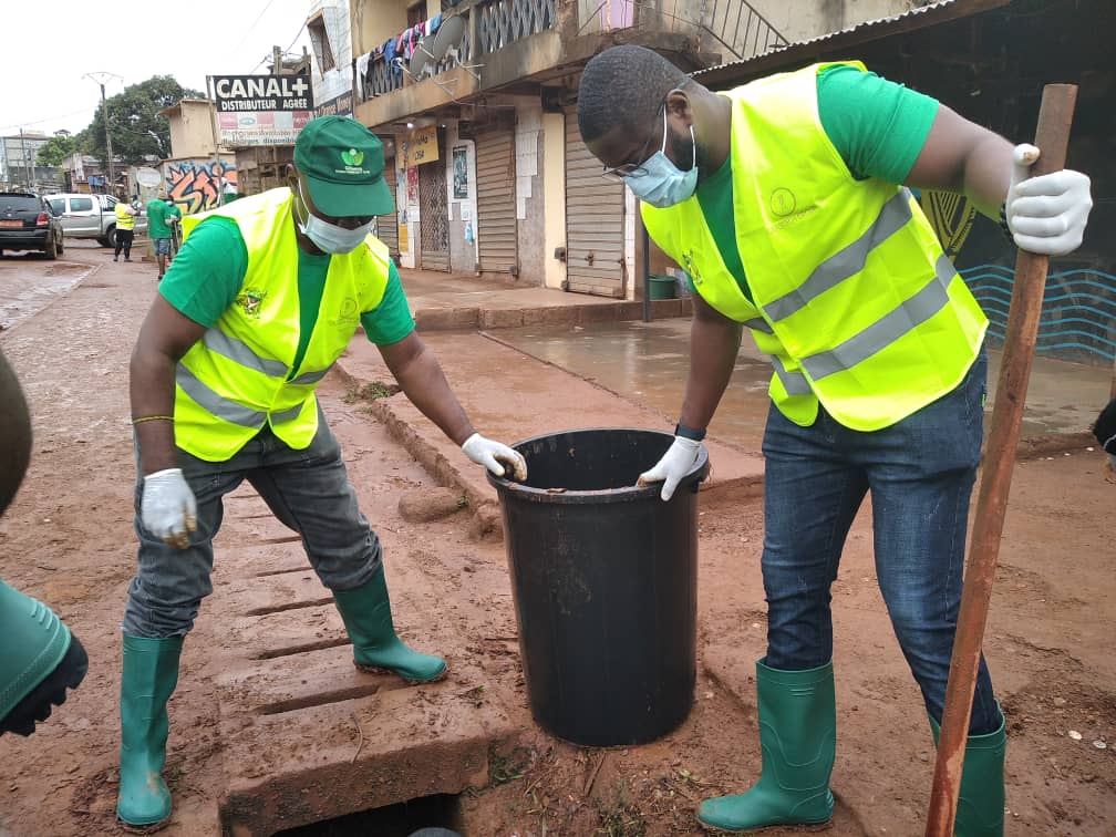 CaasitechA's tweet image. The environment is as vital to the Earth as it is to its community. 

We organised a cleanup campaign in the streets of Yaounde 7 so as to reduce insalubrity.

Join us for our next cleanup campaign and save the environment.
#caasitechacademy
#CleanUp