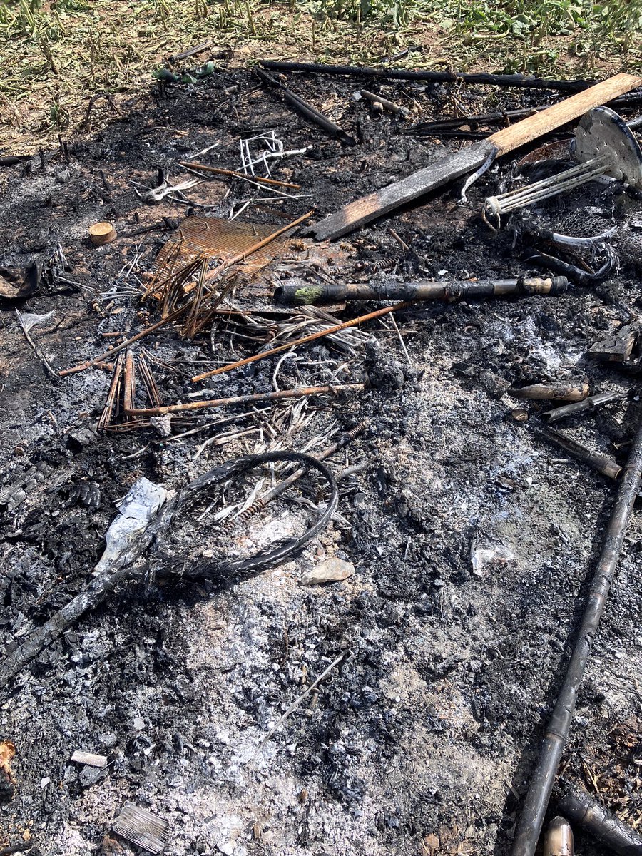 TrofimLyssenko's tweet photo. Photos de mes agents du FSB à St Soline après ce week end. @EELV, @lessoulevements, @ConfPaysanne, @lacgt ont laissé les terres souillés de détritus brûlés (plastiques, parapluies. Raquettes,…) des cultures détruites. Bref un chaos écologique. Bravo mes lyssenkistes !!! https://t.co/PJUTJVzA2Z