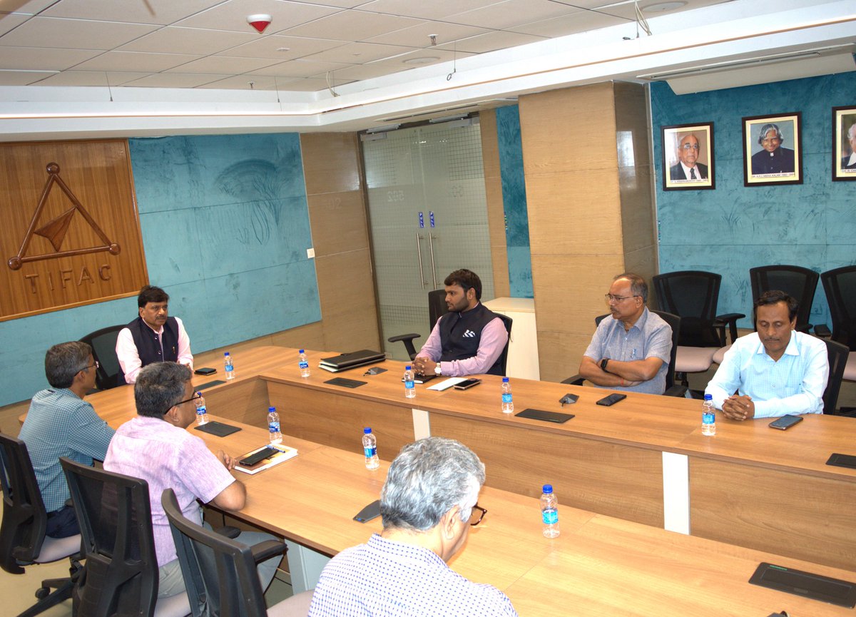 TIFAC4's tweet photo. #TIFAC #SAKSHAM Licensing agreement aims to provide services related to #skillmapping, #skillproficiencyassessment and connecting blue collared workers with their potential employers.@IndiaDST @drpradeep19 @sapioanalytics 
#Sapioanalytics https://t.co/4vUr1fMb0B