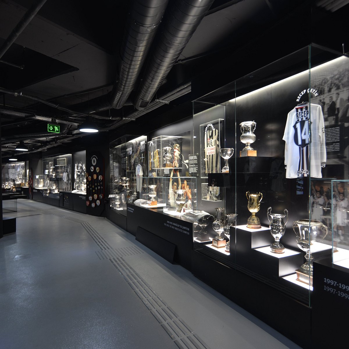 worksh_app's tweet photo. Beşiktaş JK Müzesi, İstanbul'un Beşiktaş semtinde yer alan futbol kulübü Beşiktaş'ın tarihini ve başarılarını anlatan bir müzedir. Beşiktaş JK'nın 1903 yılında kurulmasıyla başlayan tarihi serüvenini yansıtan müze, kulübün önemli anılarına ev sahipliği yapmaktadır https://t.co/XyuNOWgnUH