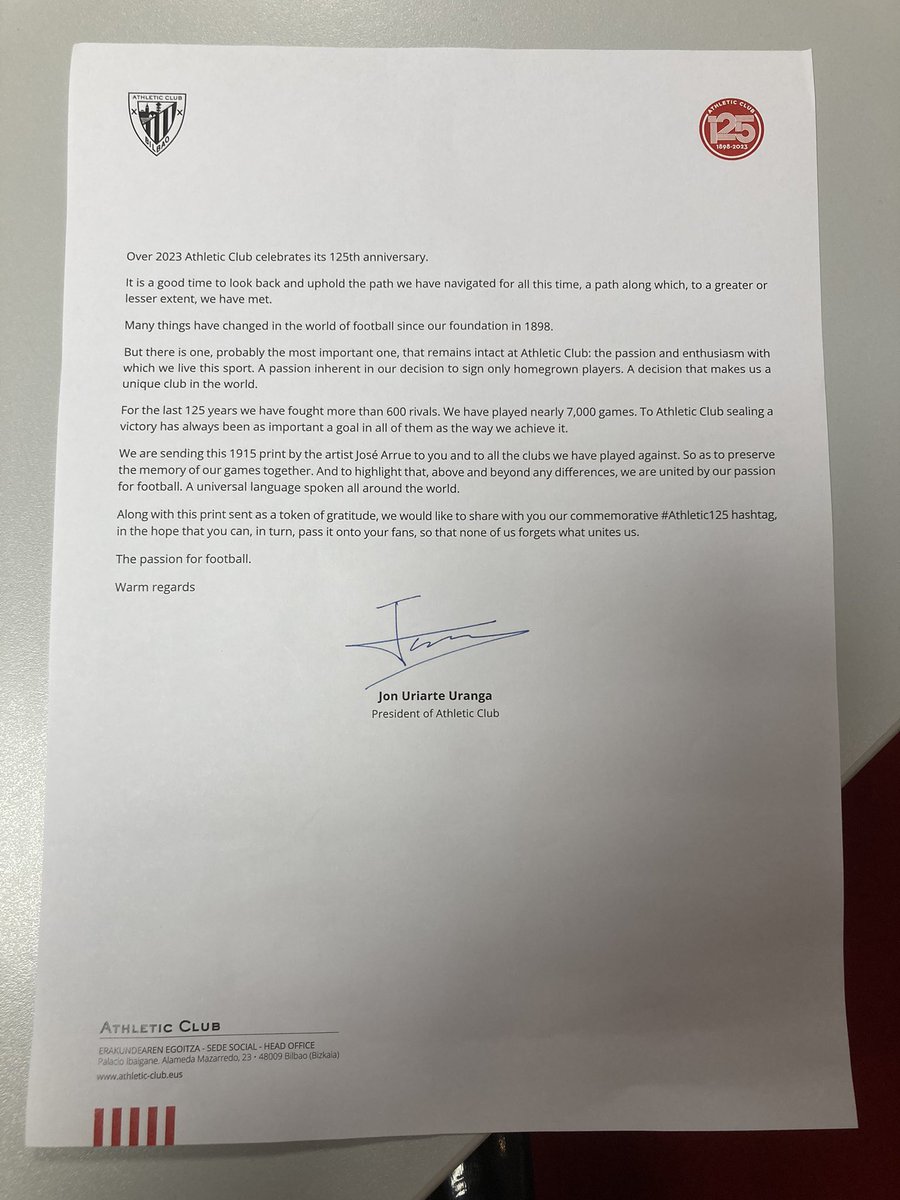 Een mooie brief uit Baskenland! Athletic Bilbao bestaat 125 jaar en stuurt elke club waar het ooit tegen speelde een fraai geschenk. 

We zijn er heel blij mee. 

@AthleticClub: Eskerrik asko & beti ongi etorria izan urtean Driel!

#athletic125 #aupaathletic