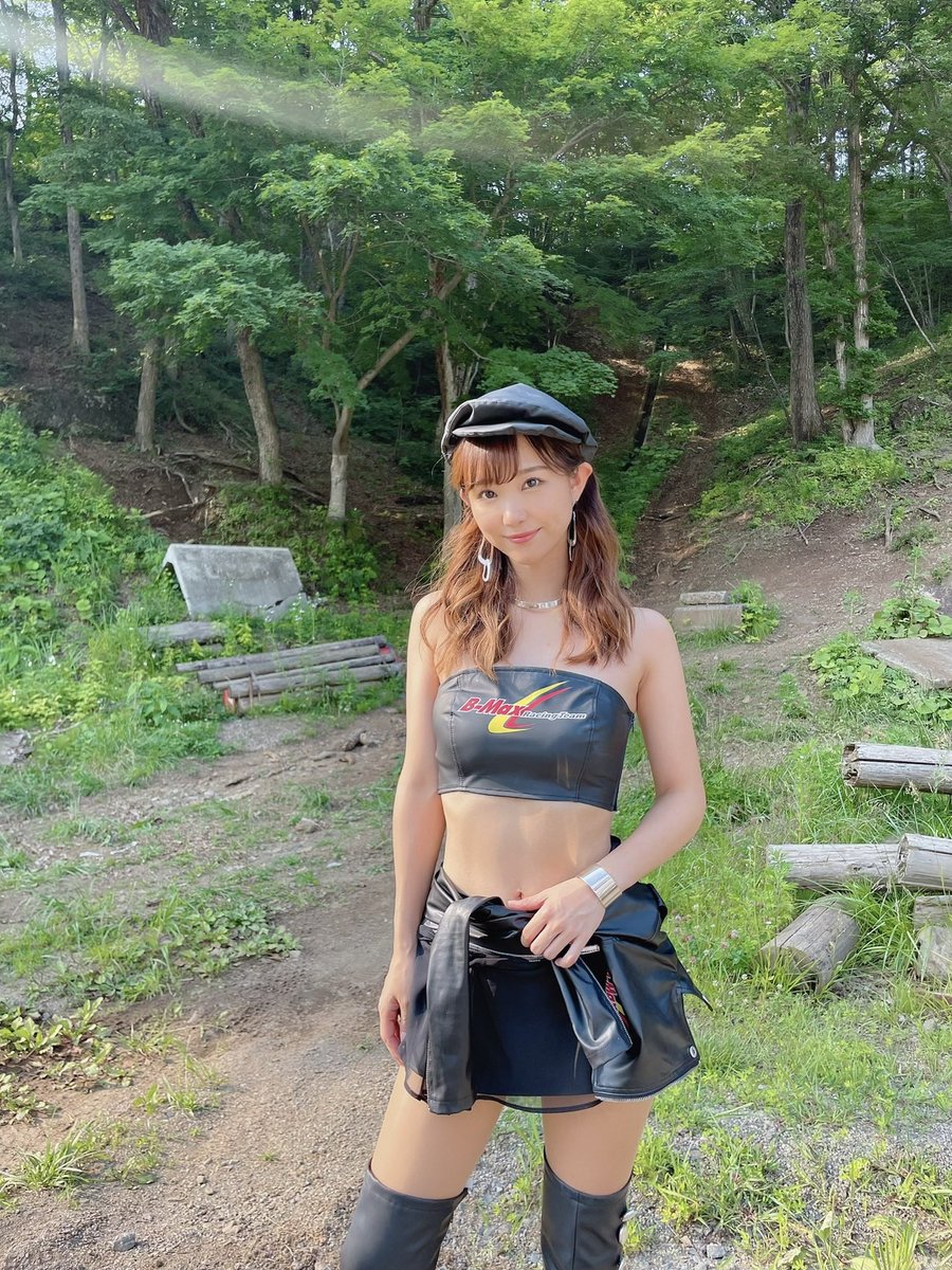 2023年SUPER FORMULAに参戦する
B-MAX Racing Team のレースクイーン
B-MAX Glory Girlsに今年も参加させていただく事になりました😊
4/8,9の富士の開幕戦から行きます✨
一緒に行くのは生田ちむちゃんです❤️‍🔥
50号車松下信治選手51号車ラウル・ハイマン選手の応援よろしくお願いいたします❗️