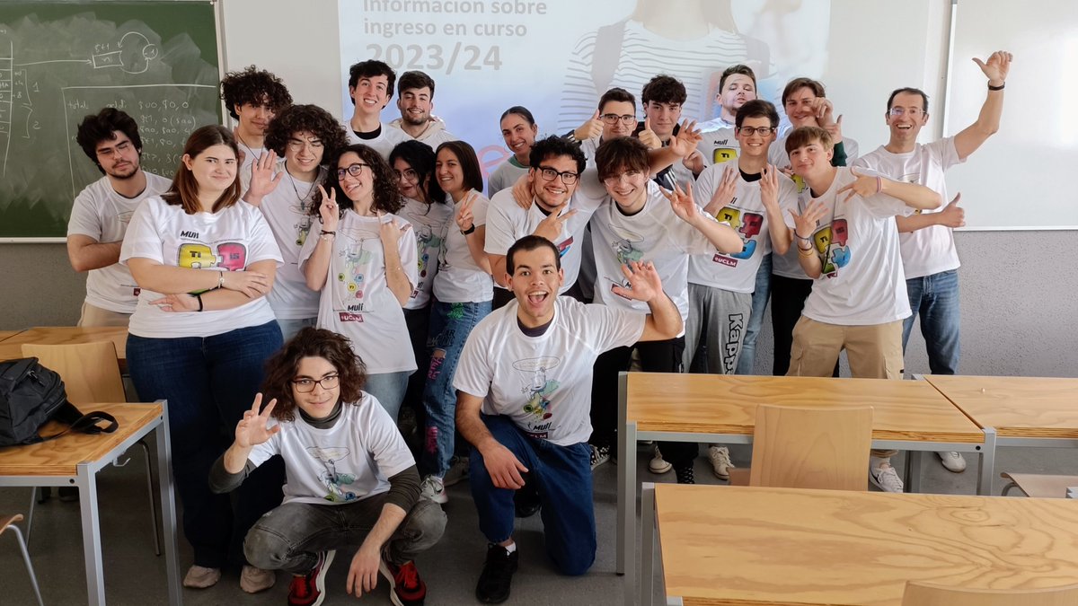 rafaelcasadog's tweet image. ¡Qué buena forma de echar la mañana en la Semana Cultural @esiiab ! Primero reparto de camisetas del Máster en Ingeniería Informática (@muii) y luego una clasecita de #Estructura de #Computadores.