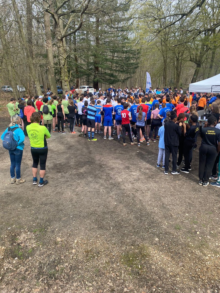 Vallee_duCailly's tweet photo. Trail du Cailly 2023... c'est parti #unss76. Bravo à nos jeunes organisateurs https://t.co/VkyjSlcVfK