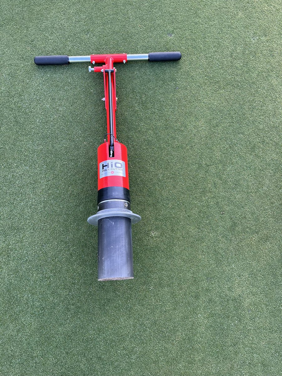 D_PutnamTurf's tweet image. Doing training with our course set up team this morning, with our new @ParAide HiO cup cutter. Going to be a lot easier for our set up team on a daily basis and a great finished product.