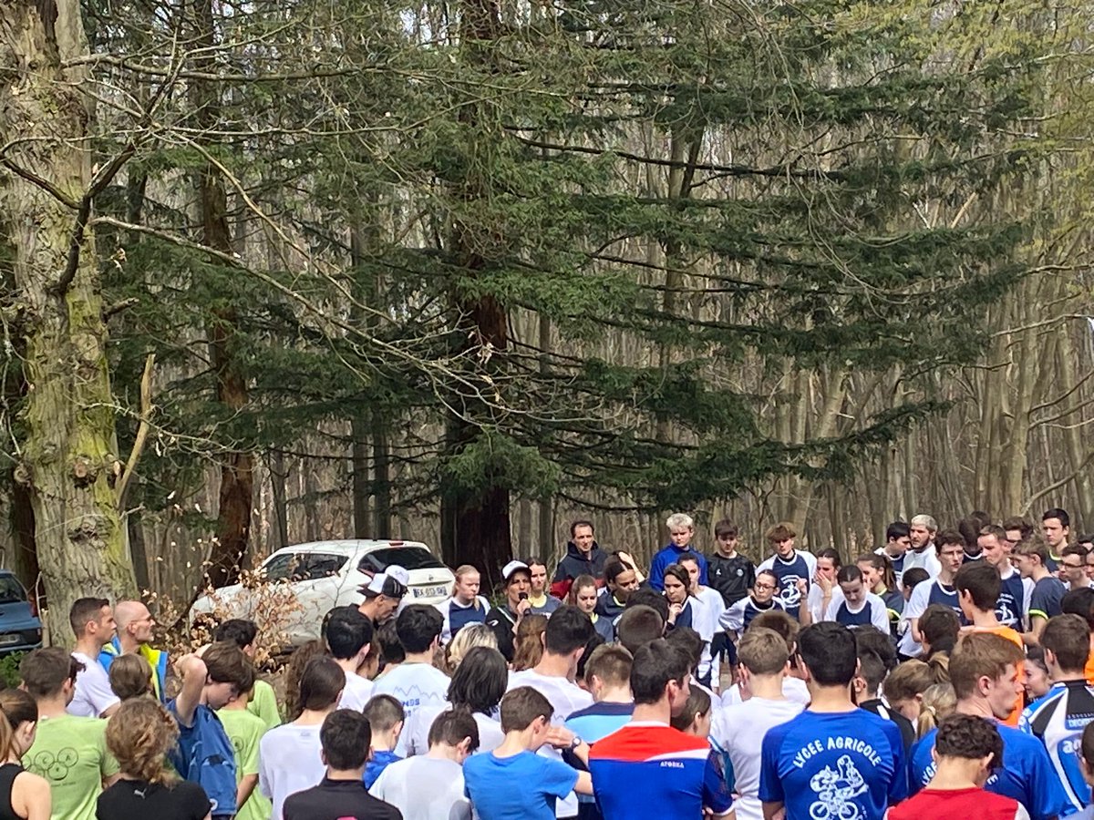 Vallee_duCailly's tweet photo. Trail du Cailly 2023... c'est parti #unss76. Bravo à nos jeunes organisateurs https://t.co/VkyjSlcVfK