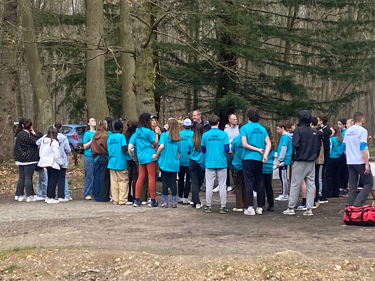 Vallee_duCailly's tweet photo. Trail du Cailly 2023... c'est parti #unss76. Bravo à nos jeunes organisateurs https://t.co/VkyjSlcVfK