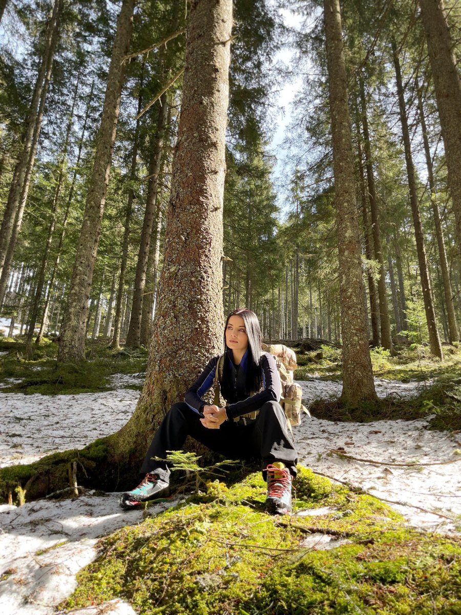 “Into the forest I go to loose my mind and find my soul….” (small pause in a 6hr hike ) As I said before, despite being obsessed with high heels life is certainly better in hiking boots ! Photograph | @peterhaag ♥️🤍♥️ #indiangirl in #austria #celinajaitly