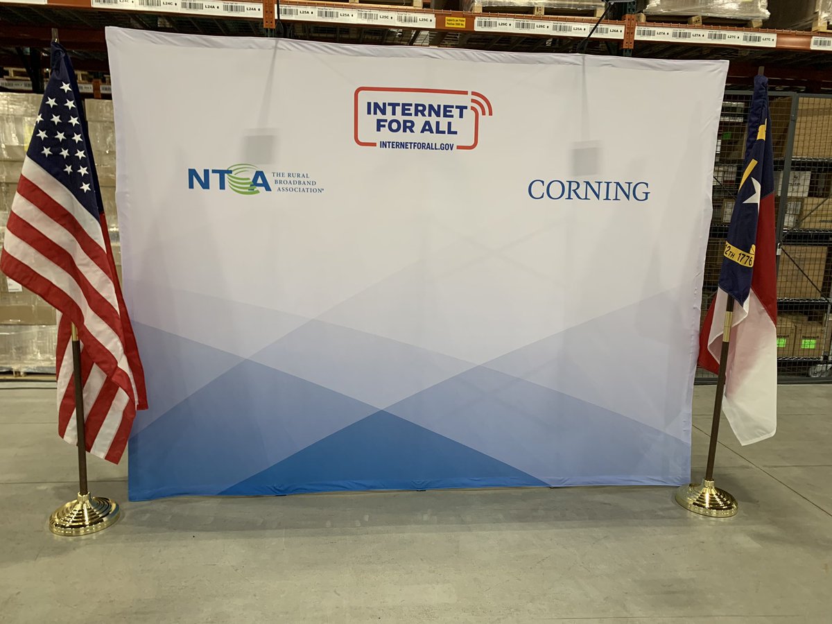 Stage is getting set for today’s <a href="/Corning/">Corning Incorporated</a> announcement in Catawba County, N.C. Been waiting for this day! #NCbiz #CLTbiz <a href="/CorningOpComm/">Corning OpComm</a>