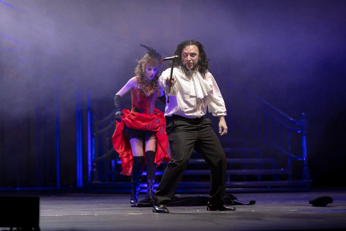 Bazı anları hafızamdan silmek istiyorum. 

#JekyllVeHyde #ElçinSangu