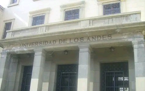 OphirSusana's tweet photo. Hoy estamos conmemorando todos los #ULAndinos 238 años de la fundación de nuestra máxima casa de estudios, la Universidad de Los Andes, que se impone como fuente de conocimiento ante la adversidad, luz que ha brillado en los momentos de oscuridad y que seguirá imbatible. https://t.co/awWpNmnUNL