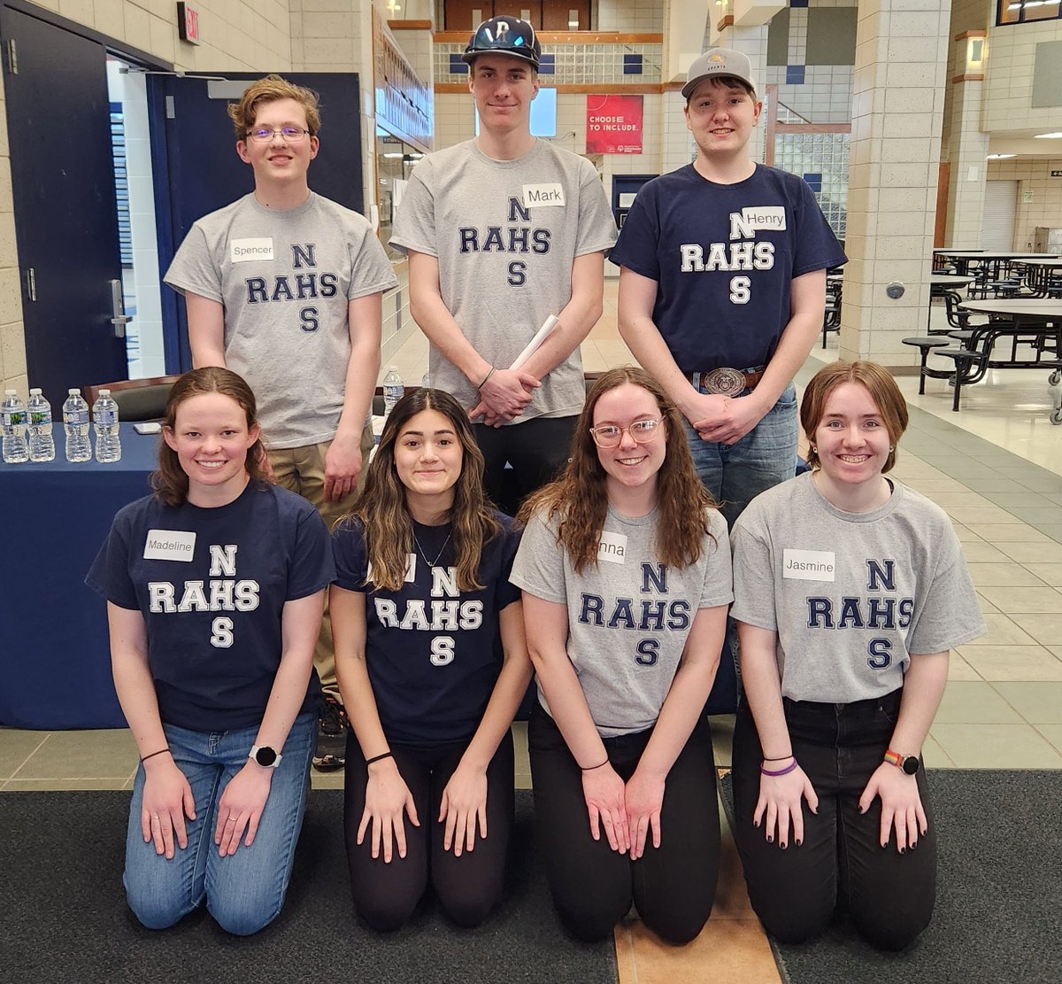 THANK YOU to these @RAHSburg NHS students for helping welcome and situate business leaders and community members during yesterday's Career Event. What a GREAT day! #ReedsburgPride