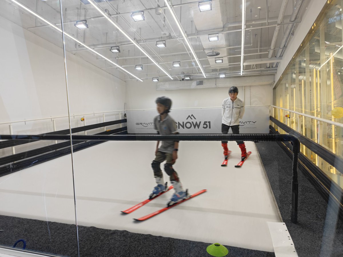 KiltTilter's tweet photo. Can't ski at 20°C in #Shenzhen? Take a lesson at #Snow51 at #MixC in #HitechPark https://t.co/47TnLh7J6w