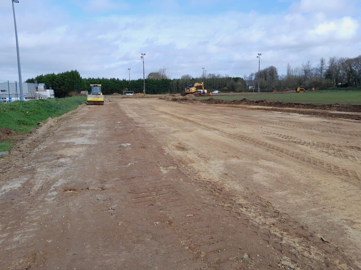 TeridealSparfel's tweet image. Ville de Plouzané (29) - Création d'un terrain de football en gazon synthétique sur le site de Trémaïdic où réside le Pac-Football Plouzane @PacFoot 
Les travaux viennent de commencer par le décapage de la terre végétale. 

Maîtrise d’œuvre Sport Initiatives
