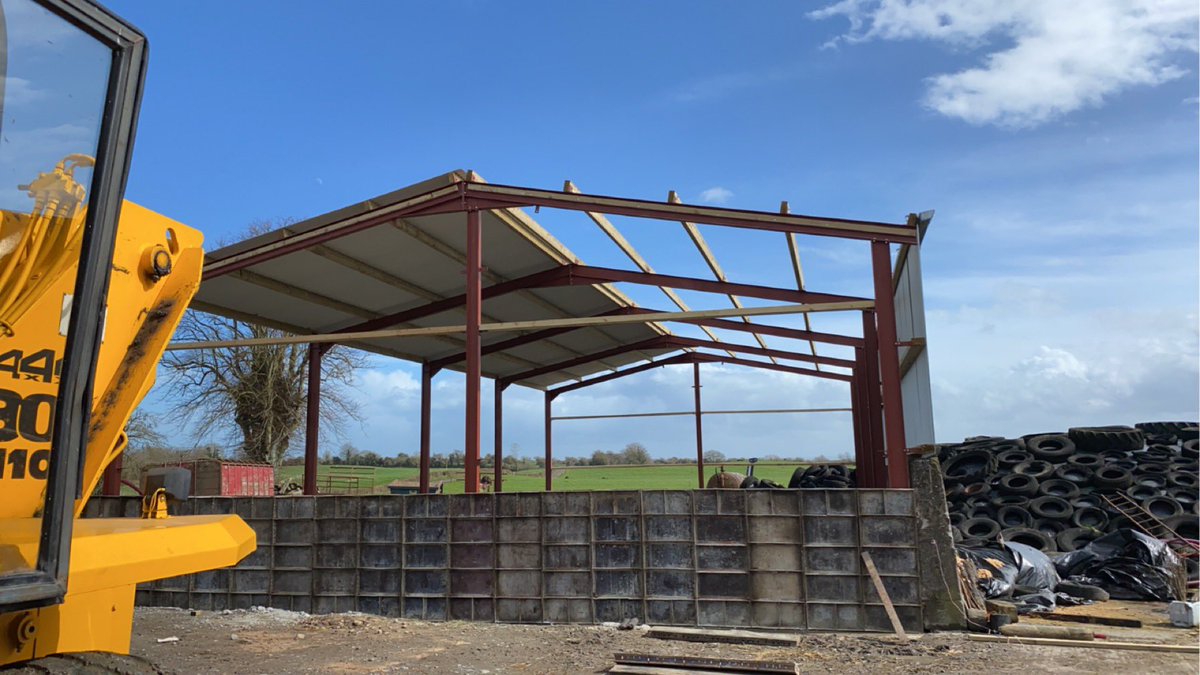 JamesScully1993's tweet photo. Please don’t rain! 🤞 #jscullyengineering #shed #farmbuiling https://t.co/AbIDJpGVRc