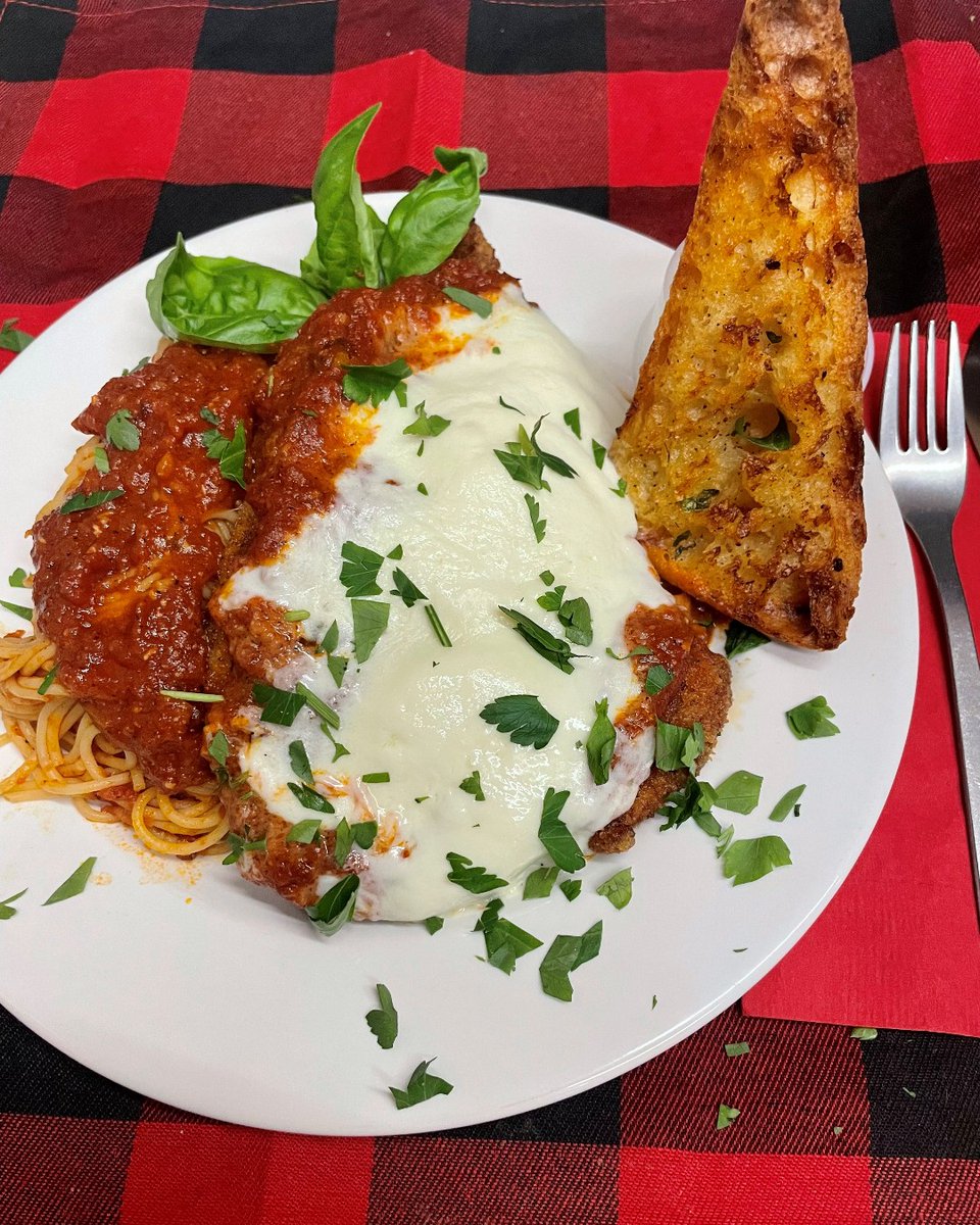 AdamsMarkets's tweet photo. Well technical difficulties yesterday have made today #TastyWednesday! Chef Darek made a comfort food classic this week - Chicken Parmesan. Make that cutlet nice and thin and crispy! Get yourself a good quality sauce and cheese. Cannot go wrong! #ComfortFood
#ClassicDish https://t.co/ljNxVQZIJv