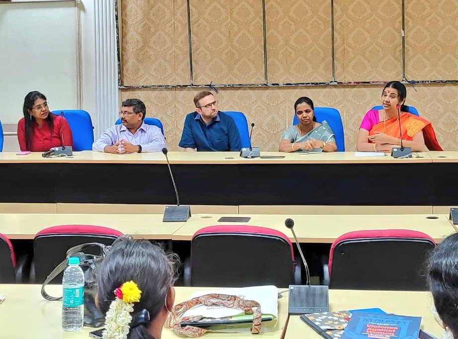 chennaicorp's tweet photo. #GCC alongwith @pcvc2000 &amp; @CEHAT1 conducted a 2-day session on ComprehensiveHealthCare Response to the Survivors of Domestic&amp;GenderBasedViolence. Over50 #GCC doctors were oriented on the role of healthcare providers in handling #GBV cases.
#GenderandPolicyLab
#ChennaiCorporation https://t.co/XJl4bix6Ri