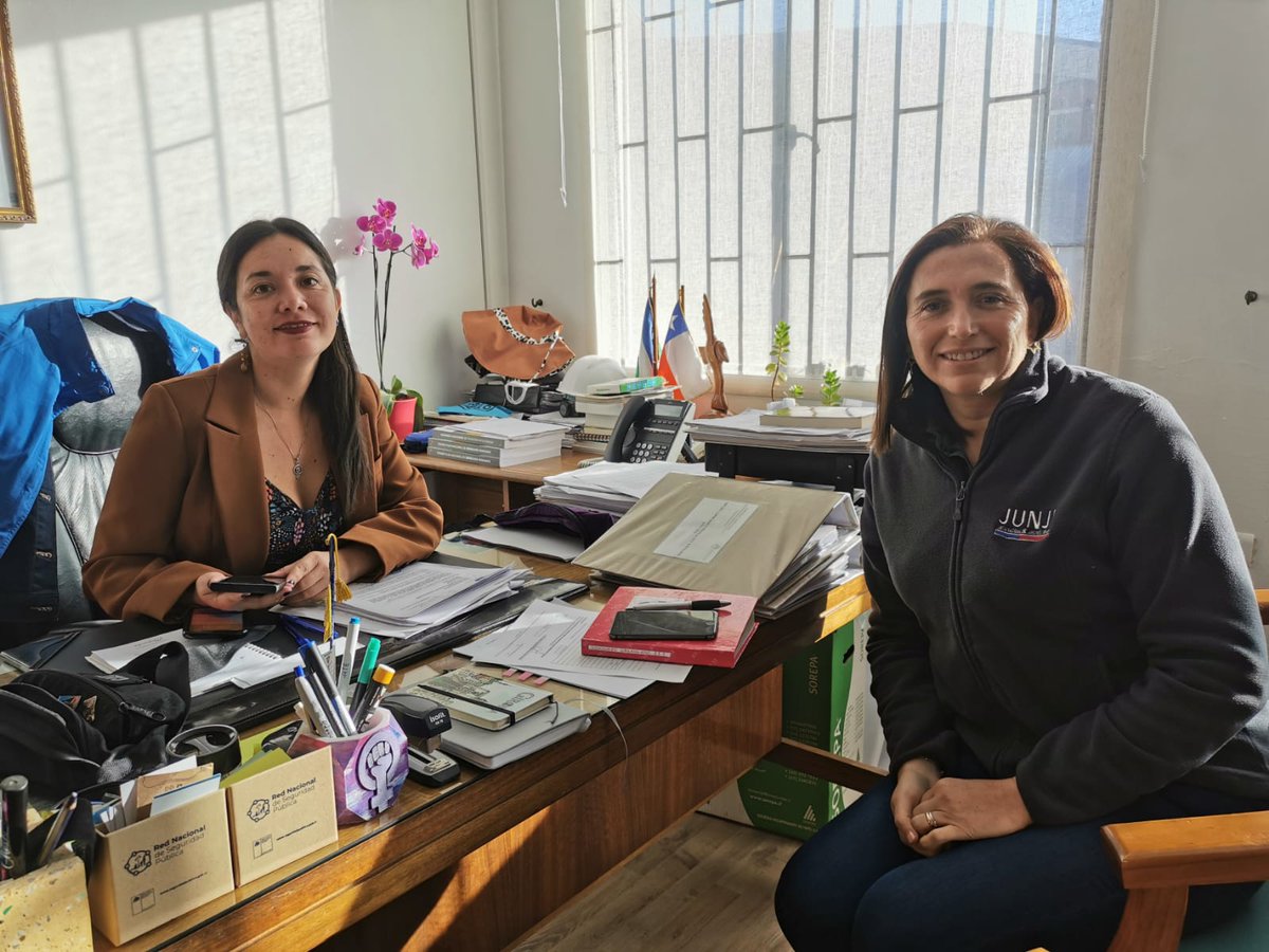 Comenzando el día en importante reunión con directora regional de <a href="/JunjiBiobio/">JUNJI Biobío</a> Alejandra Navarrete. 
#santajuana #gestionmunicipal 
#municipiodecuidado <a href="/JUNJI_Chile/">JUNJI Chile</a>