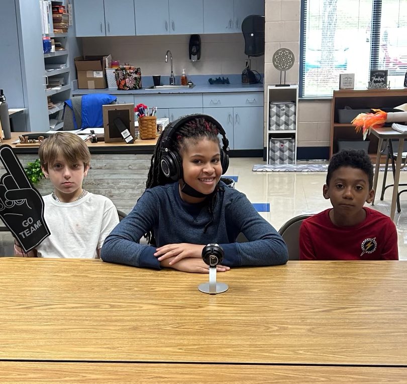 DRossPutneyVCS's tweet image. The March Madness Battle of the Mascots podcast challenge is heating up 🔥 The winners of the FINAL FOUR will be announced today!! #shareVCS @VCSCFI @DabneyElem @ZebVanceEagles @ElementaryHope @V3AHuskies