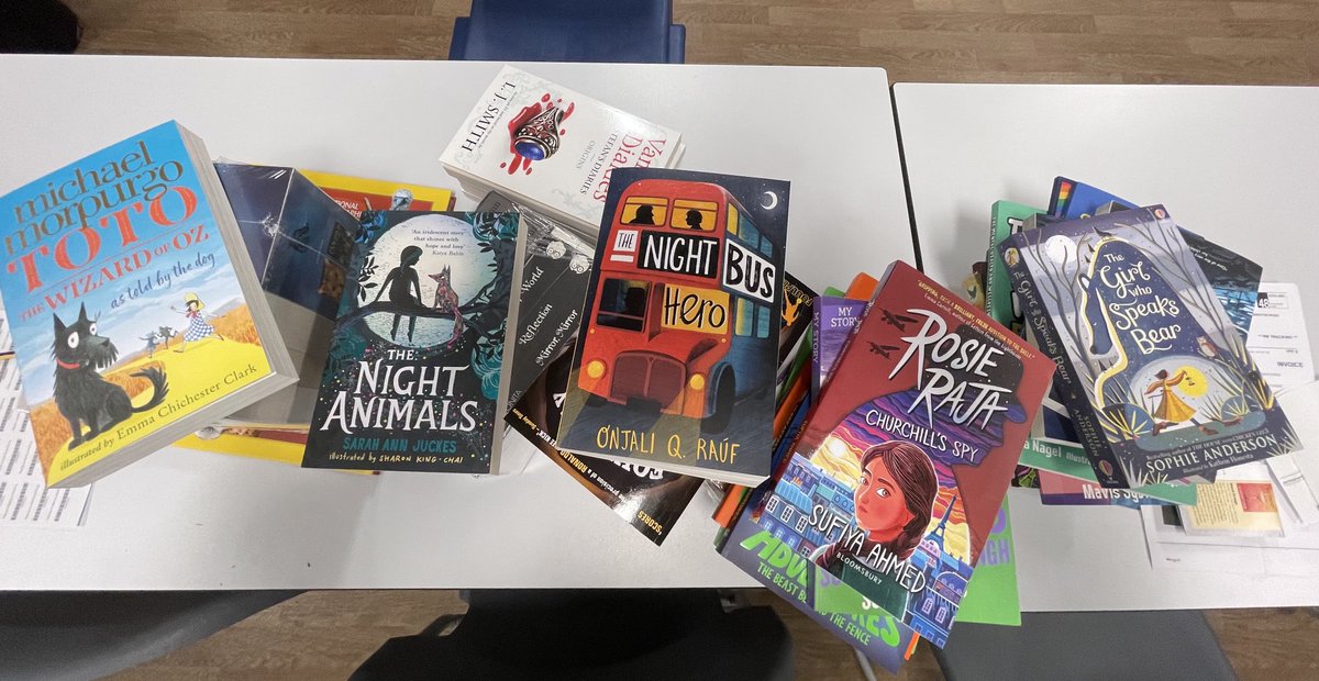 OAHLibrary's tweet photo. ⁦@OutwoodHindley⁩ our students asked. We listened. #newbooks #everychildareader 🙌📚📚📚📚 https://t.co/2PpY3cSEqx