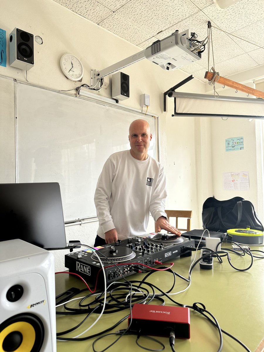 Stevie G (@steviegrainger) on Twitter photo Fantastic morning in @stalscork with <a href="/SampleStudios/">Sample-Studios</a> the girls were DJing/rapping/singing & sharing their poetry great group ❤️🩹 <a href="/itsthenewschool/">The New School</a> 🔊 Fantastic morning in @stalscork with <a href="/SampleStudios/">Sample-Studios</a> the girls were DJing/rapping/singing & sharing their poetry great group ❤️🩹 <a href="/itsthenewschool/">The New School</a> 🔊