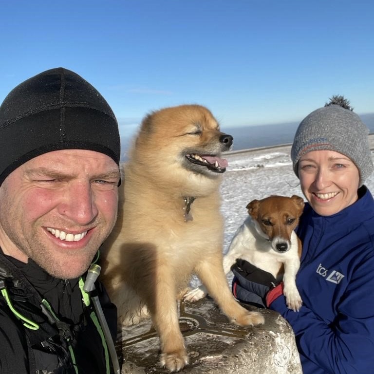 Scott Bell and Laura Hadzik are running the London Marathon in support of the Wooden Spoon charity. Read more here: eu1.hubs.ly/H03klhF0 #londonmarathon2023 #woodenspoon #running