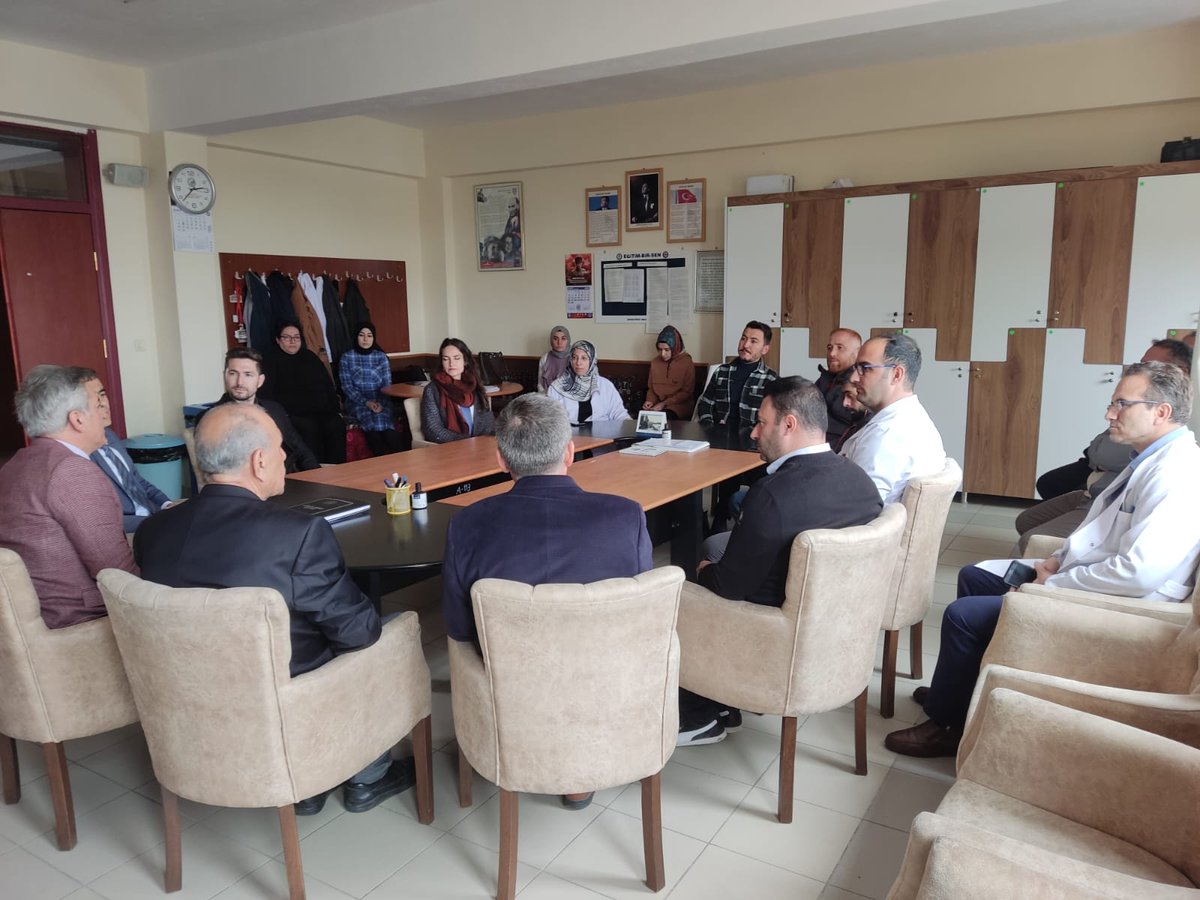 konyamem's tweet photo. @prof_mahmutozer
@TCKonyaValiligi 
@Konyabuyuksehir @u_ibrahim_altay 
@gokhanmurat1 
@SarayonuMem 
#EğitimleGüçlüyüz
#BizimOkulumuz 
#BaşarmayaHazırım
#Konyamem https://t.co/Z7dDbp7kA3