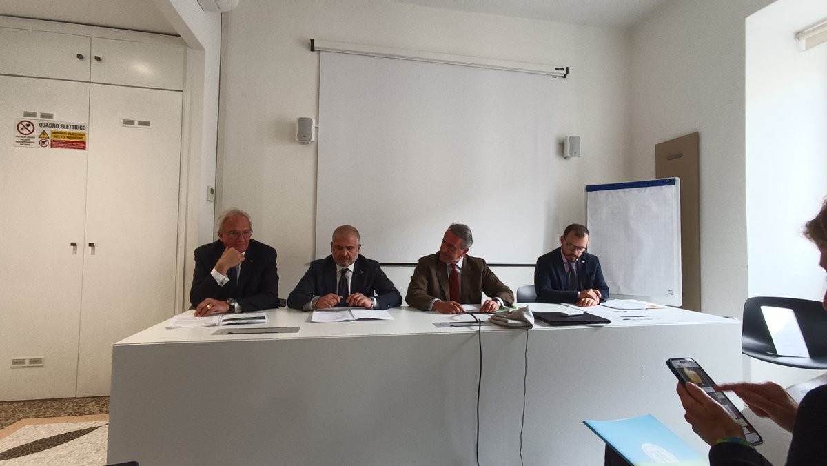 Equalitas3E's tweet photo. E' iniziata la conferenza stampa di presentazione dell’accordo Equalitas - AIAB per promuovere un modello agricolo basato sui migliori principi di #sostenibilità conosciuti.
Segui la nostra diretta su facebook >> https://t.co/fIxiWKJurD https://t.co/u6oWtHcxHR