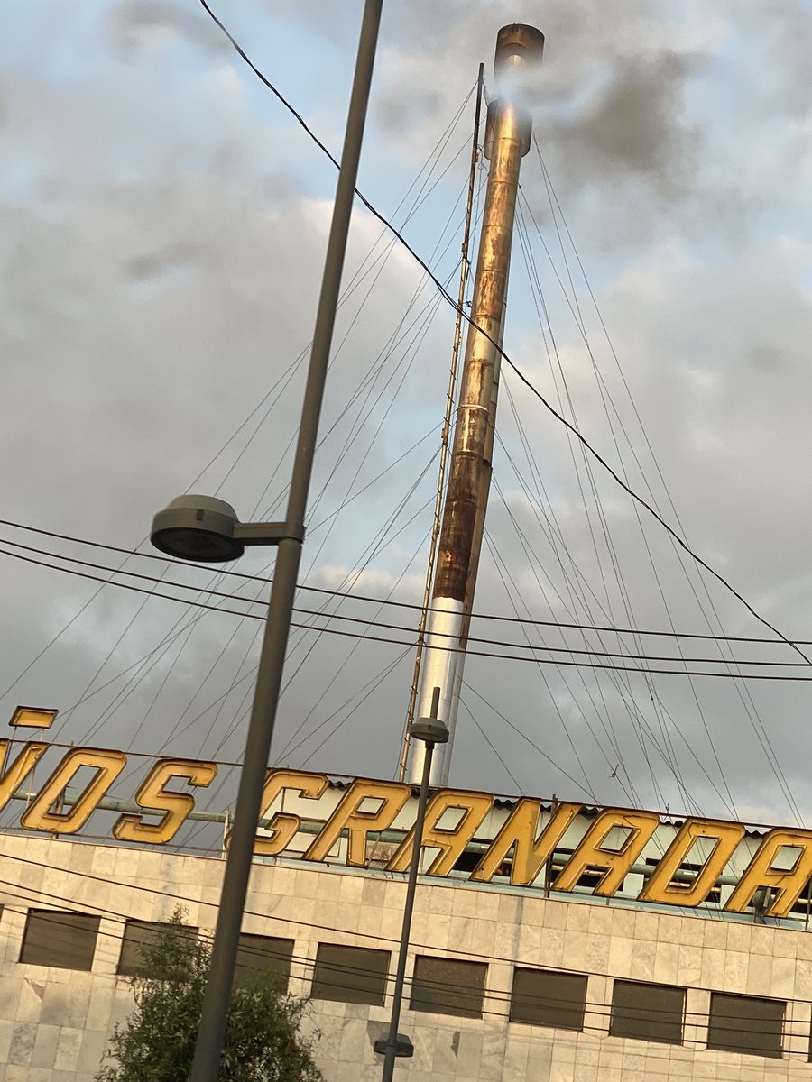 drlanguren's tweet photo. A este tipo de negocios deberían de clausurarlos contaminando a diariamente @CAMegalopolis https://t.co/EFl9aaKbK9