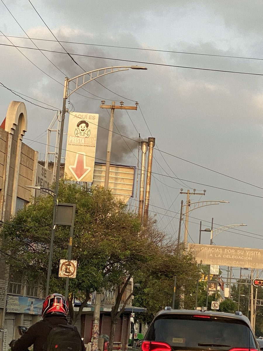 drlanguren's tweet photo. A este tipo de negocios deberían de clausurarlos contaminando a diariamente @CAMegalopolis https://t.co/EFl9aaKbK9