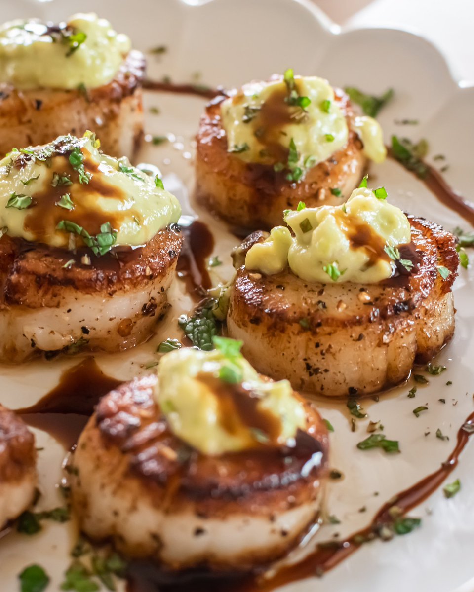 seared lime scallops with avocado compote and mint