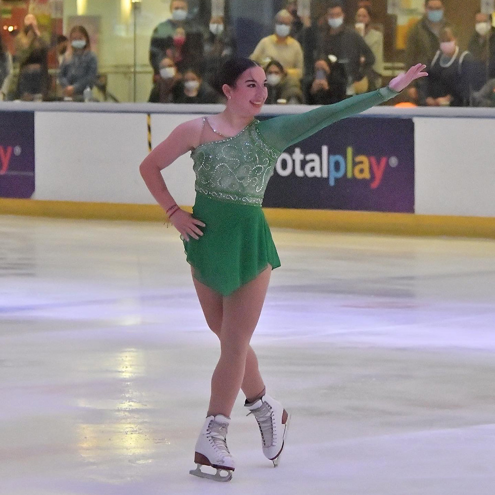 Figure skater Eugenia Garza is back on the ice after a kneecap fracture shattered her season last summer. Learn how our sports medicine and physical therapy teams helped the Olympic hopeful return to competition. ➡️ bit.ly/40n8qo4