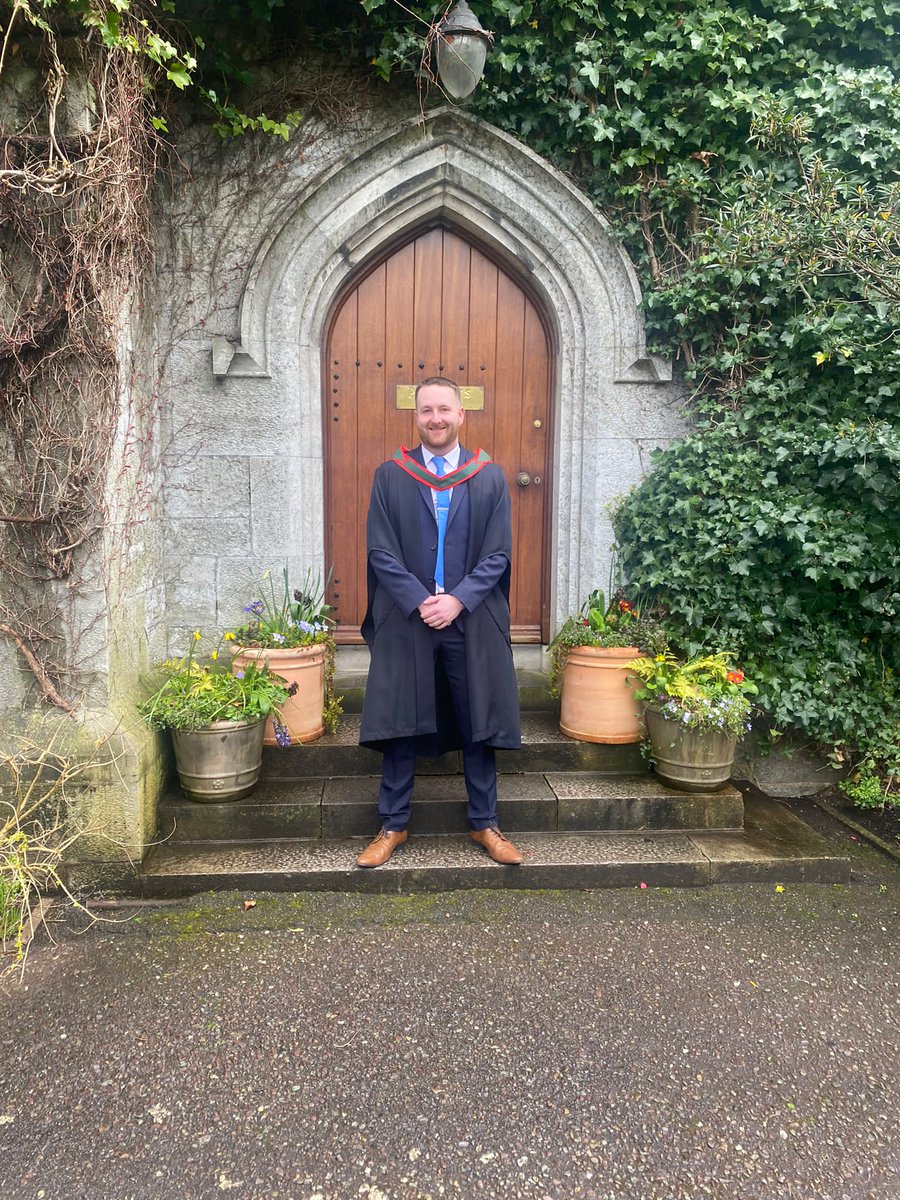 tiarnandoherty2's tweet photo. BSc (hons) paramedic studies. 29.03.2023. 😎🚑 https://t.co/xp10sms6hN