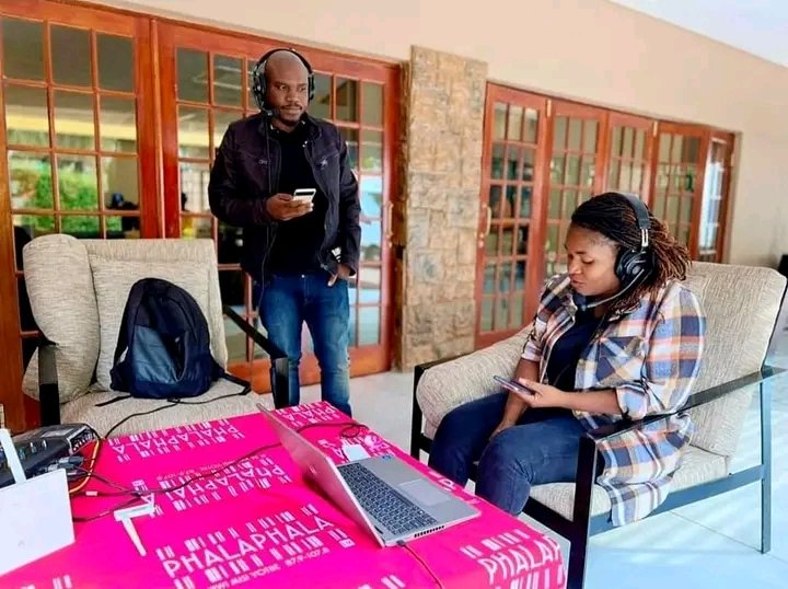 deep_renzo's tweet photo. Sanga misi ri rothe nga hafha Thohoyandou kha Mbekanyamushumo ya @Dziaorowa326pm na @Ticoliphadzi @shandu_vele na Mubveledzi @pfuluwanin Musumbuluwo u swika Lavhutanu kha @Phalaphala FM
#Azisheeeeeeeee🎵🎼🎶🎙️📻🎧🔥🔥🔥💃🏿💃🏿💃🏿🕺🏿🕺🏿🕺🏿 https://t.co/TNOsaWqNWl