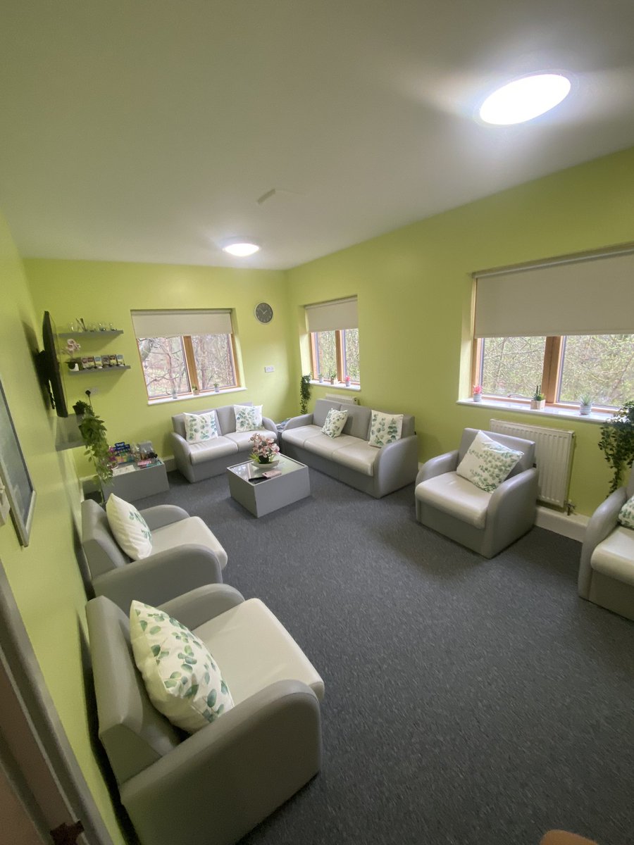 Dominiq53779481's tweet photo. Jdu staff well-being room makeover! A lovely space for staff to enjoy some peace and tranquility π«Άπ½ #deafmentalhealth #deaf #bsl #wellbeing #staff #letsconnect #letscommunicate π€πΌ @GMMH_NHS https://t.co/UOJrij4tUp
