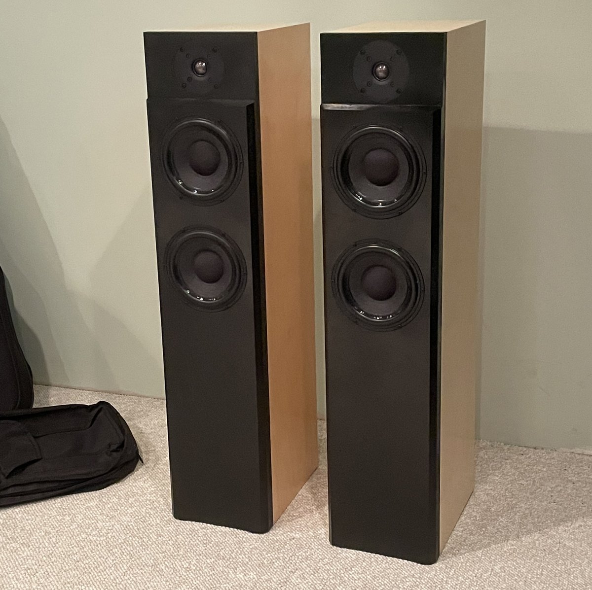 frankhasselriis's tweet photo. DIY Loudspeakers. 

ScanSpeak 🇩🇰 Ekta-25, built by Dan 👌.

https://t.co/LoydvdUx97 

#scanspeak https://t.co/WAYu8wtI1c