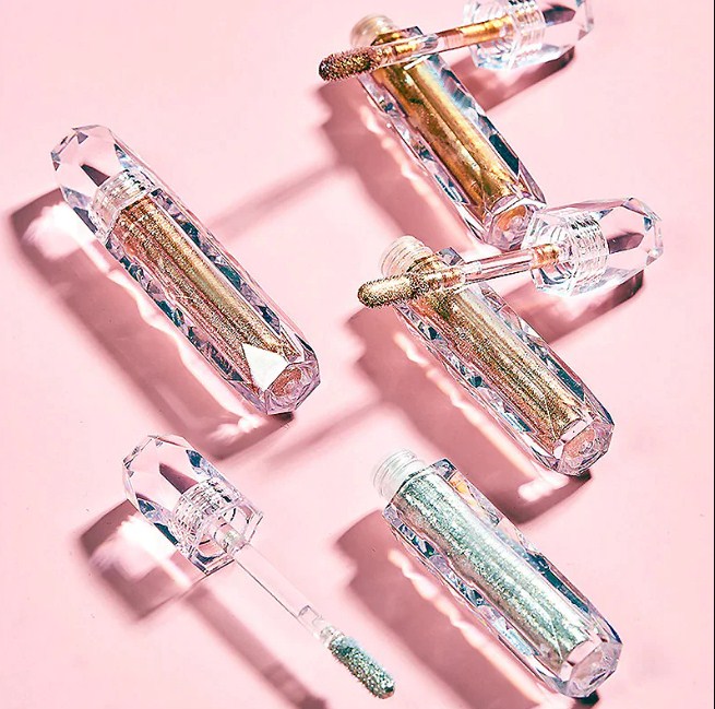 frostcosmetics's tweet photo. Searching for top-notch #privateLabelLipGlossVendors? Frost Cosmetics is your answer! Our private label lip glosses come in a variety of shades and finishes, from clear and glossy to bold and matte. Trust us to provide you with the best private label lip glosses for your brand. https://t.co/MNfbNfR3Zf