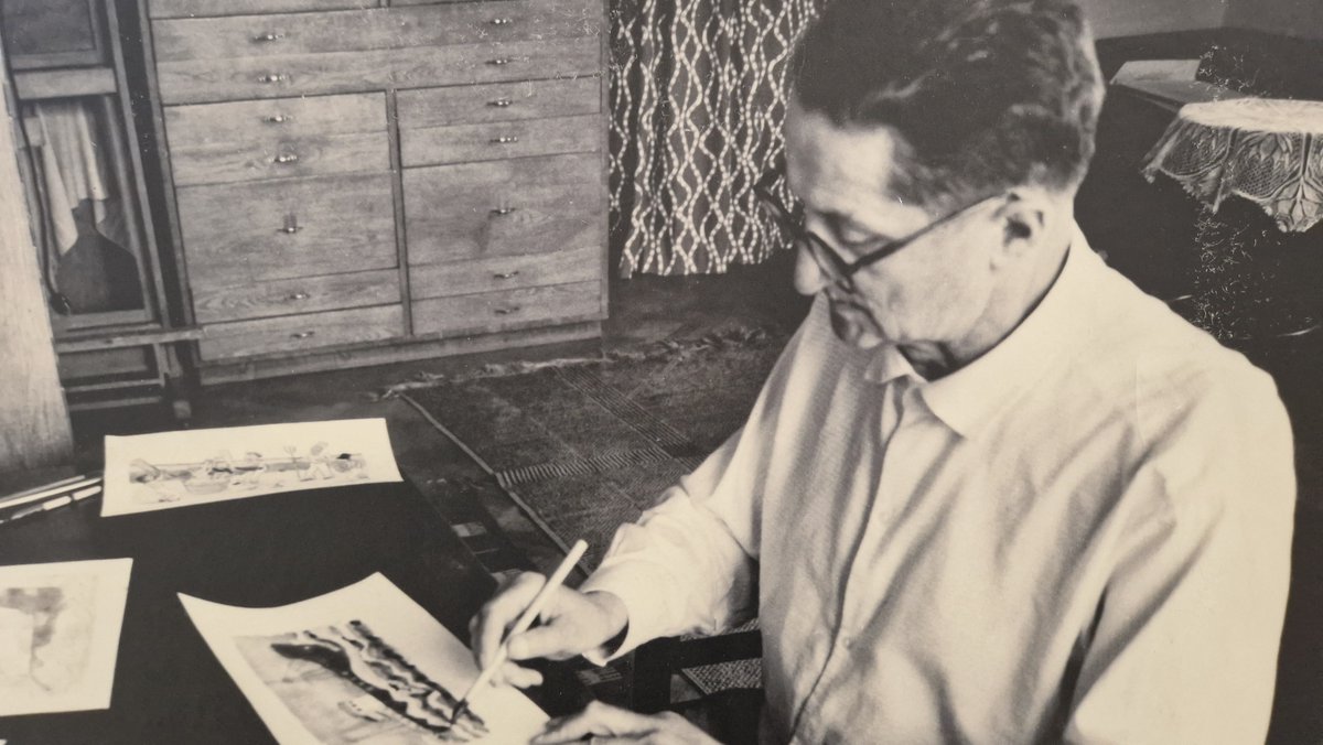 jpstafford's tweet photo. As someone who writes on rugby and has written children's books too, I wanted to do a short thread on an amazing Czech 🇨🇿 writer and artist who also played a significant role in the spread of rugby in Europe: Ondřej Sekora.

🧵1/12 https://t.co/EeACxrEWvP