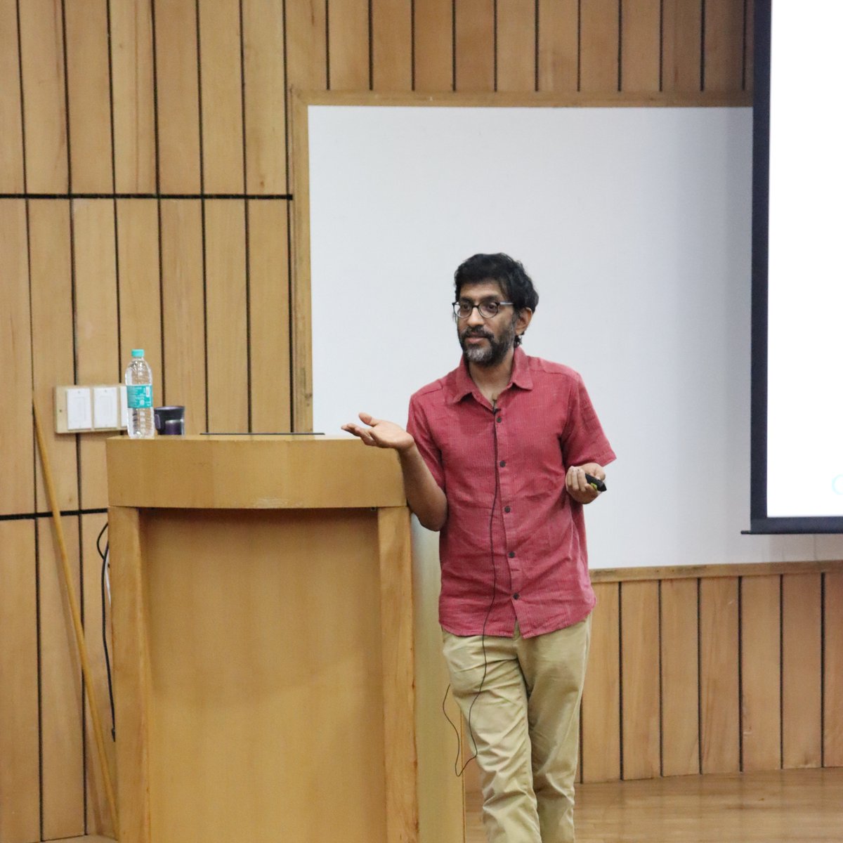 NCBStheory's tweet photo. The tenth mini-symposium of #IBS2023 explored "#Modelling Across #Scales".
Chaired by #RSwaminathan, it included talks by:
- @Vijay_K_Murthy
- #KavitaJain
- @sandeepdusk
#ActivePatterns #CellDivision #Polarity #Polygenic #Adaptation #ReactionNetwork #Structure #Dynamics @jncasr https://t.co/VDxO9Yw3XE