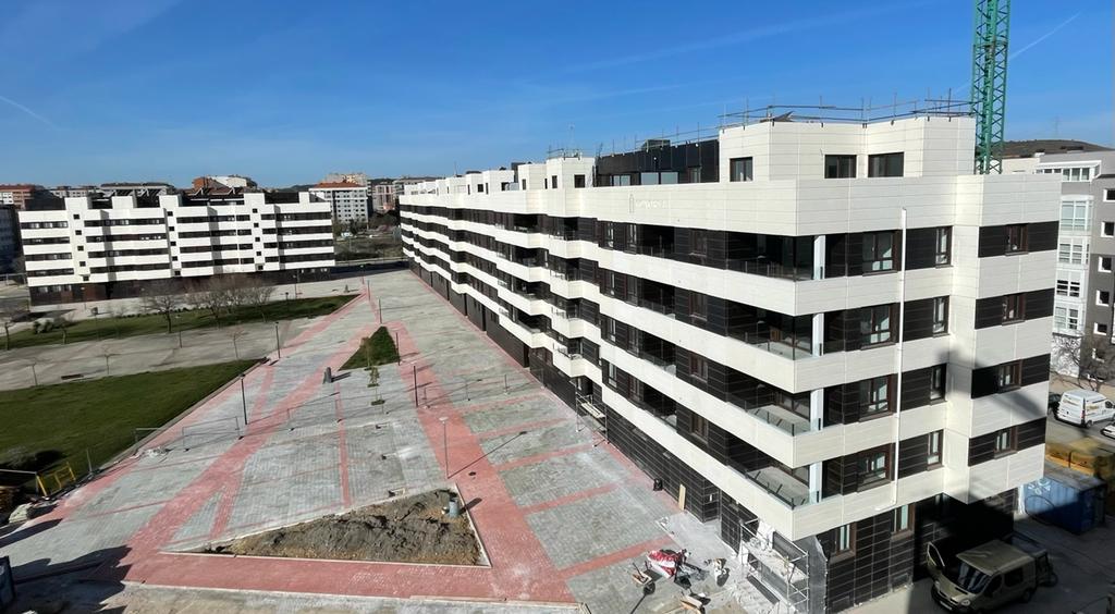 🏘️Ultimando la entrega de #viviendas en C/ Fuenteovejuna, #Burgos.
😎Terraza de hasta 15 m2.
🧱Tabiques de #ladrillo , no #pladur.
📐Los mejores acabados y calidades.
📍 Junto #HUBU y G-3.
🚗Amplísimos garajes.
☎️ 947212121 o gonorsa.com