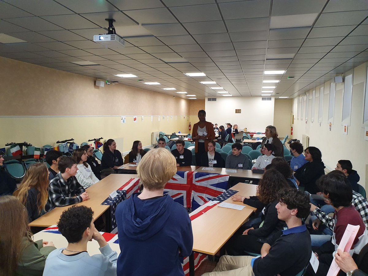 Bravo aux élèves de 2nde et 1ère euro <a href="/TurgotLycee_87/">Lycée Turgot - Limoges</a> qui ont débattu en anglais dans le cadre de la #SemaineDesLangues2023. Merci à leur assistante et à l'équipe des professeures d'anglais