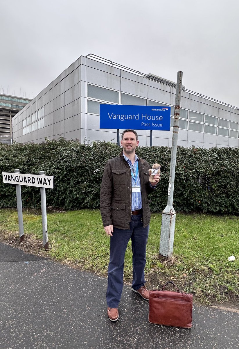 DrStevenKinnear's tweet photo. Early start this morning for the simulator at Heathrow.
#HumanFactors #threatanderrormanagement #crewresourcemanagement #aviationmedicine #avmed https://t.co/UcXTO5mKLh