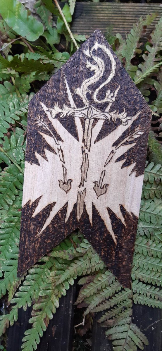 Soraziaa's tweet image. Détails cartes pyrogravure : cerf, épée, plantes 

#pyrographyart #pyrography #pyrographyworld #pyrogravure #woodburningcommunity #woodburning #woodburningart #traditionnalart #moyenage #medievalart #sword #creature #goldpaint #blason #brocante #medieval #medievalfantasy #fantasy
