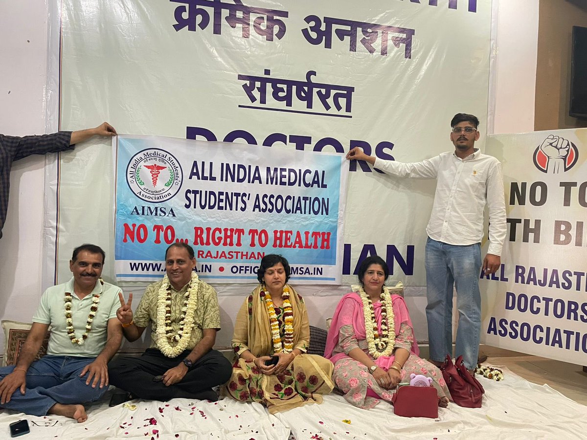 official_aimsa's tweet photo. Today #AIMSA extended its support and cooperation in the ongoing hunger strike under the #RollBack Right to Health movement. #Jaipur #Rajasthan #NoToRightToHealth @ashokgehlot51 @RajCMO @RahulGandhi @RajGovOfficial @News18Rajasthan @rpbreakingnews @zeerajasthan_ @PMOIndia @MoHFW_INDIA @mansukhmandviya @ANI @drsfaizanahmad @OPeeyushsingh @DrMCPrabhakar @jardsmsjaipur #meditwitter #doctors #MedicalStudents